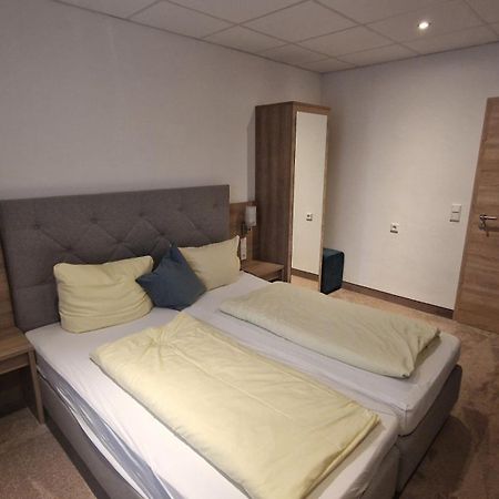 Schwarzer Adler - Hotel Garni Ipsheim Esterno foto