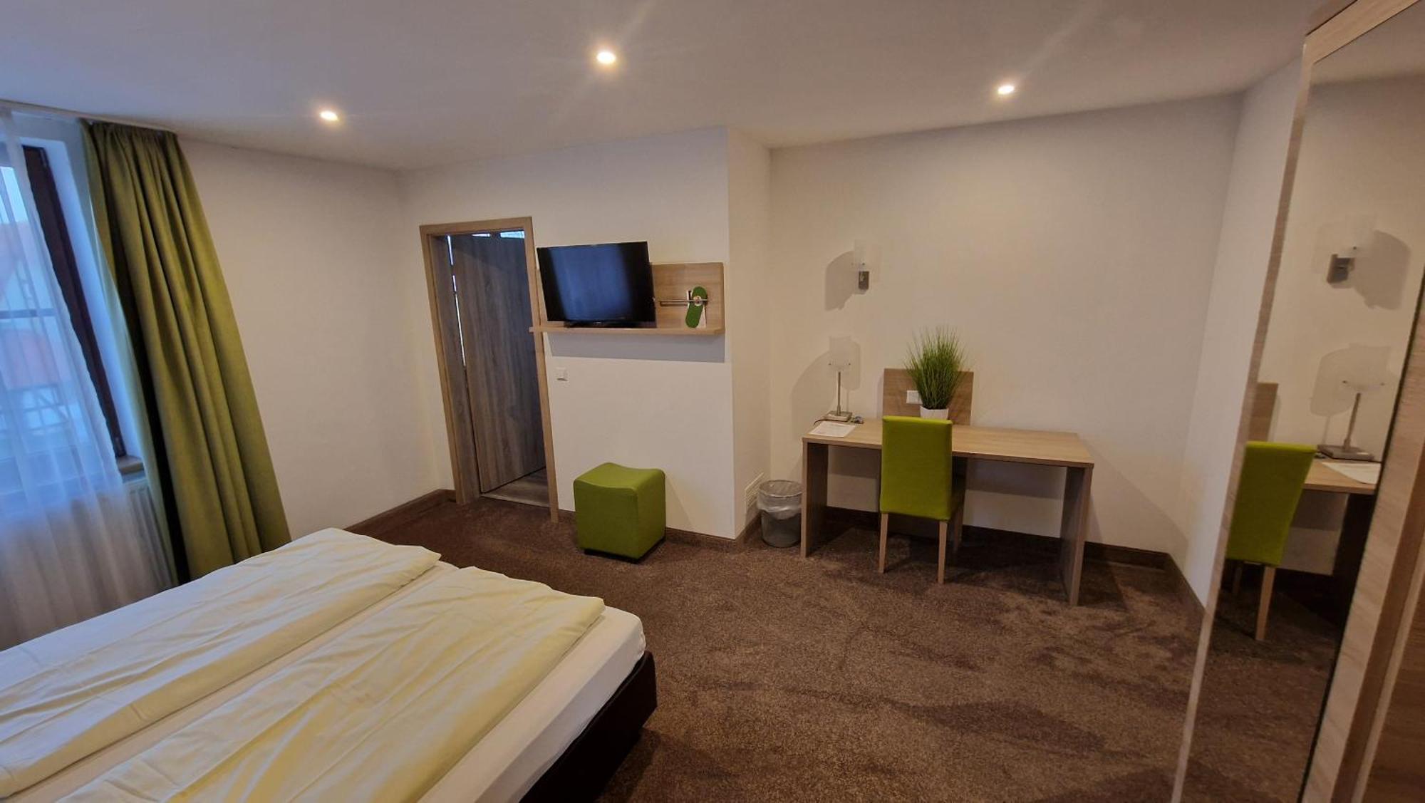 Schwarzer Adler - Hotel Garni Ipsheim Esterno foto