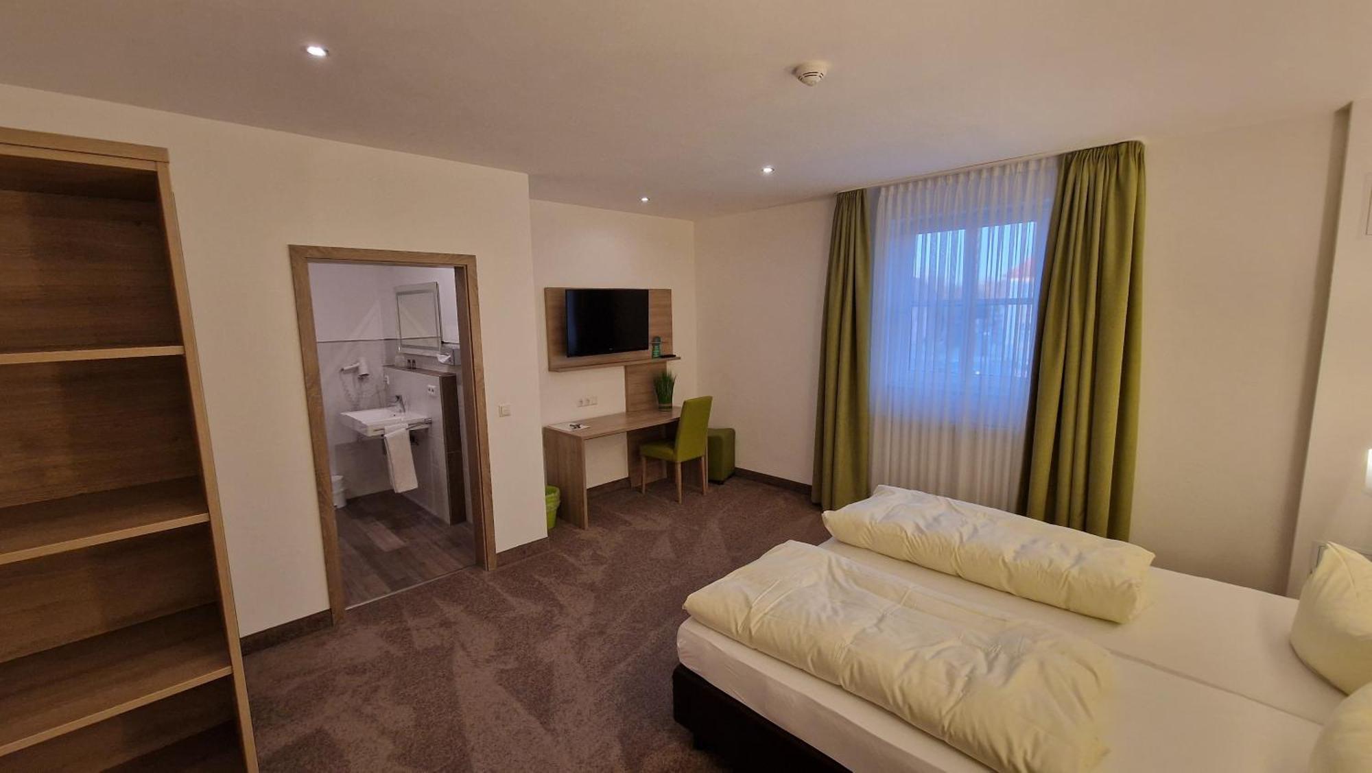 Schwarzer Adler - Hotel Garni Ipsheim Esterno foto