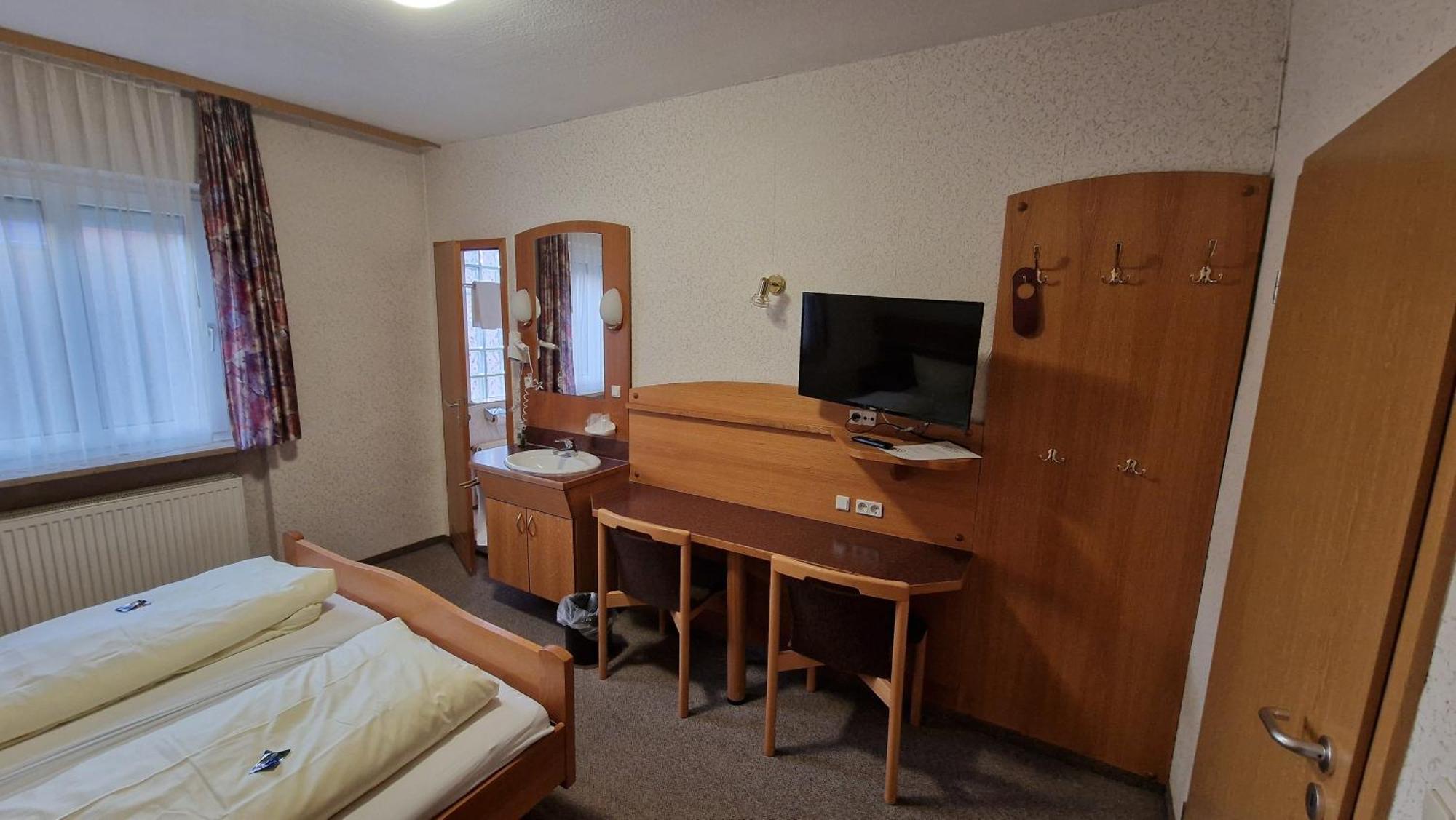 Schwarzer Adler - Hotel Garni Ipsheim Esterno foto