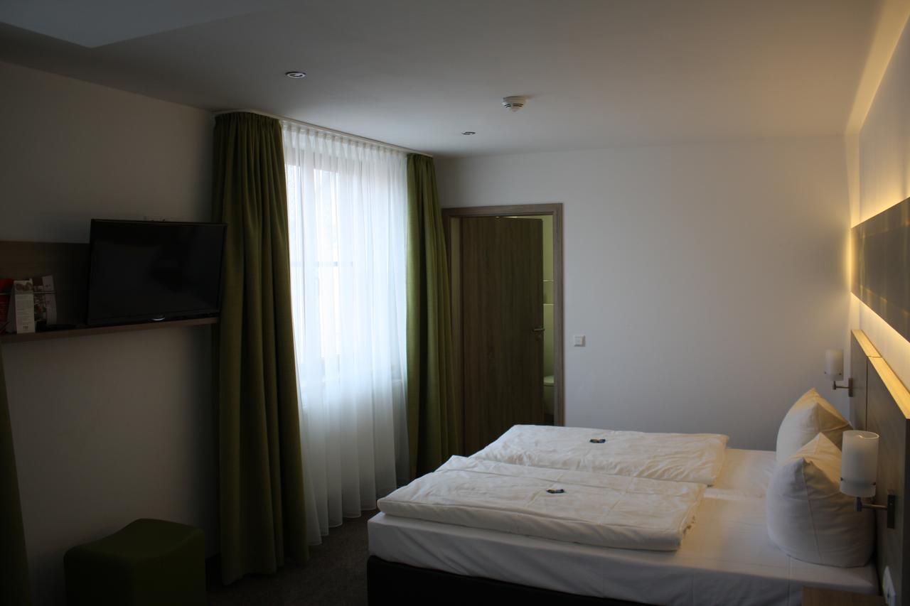 Schwarzer Adler - Hotel Garni Ipsheim Camera foto
