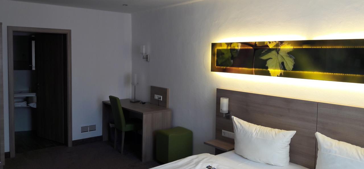 Schwarzer Adler - Hotel Garni Ipsheim Esterno foto